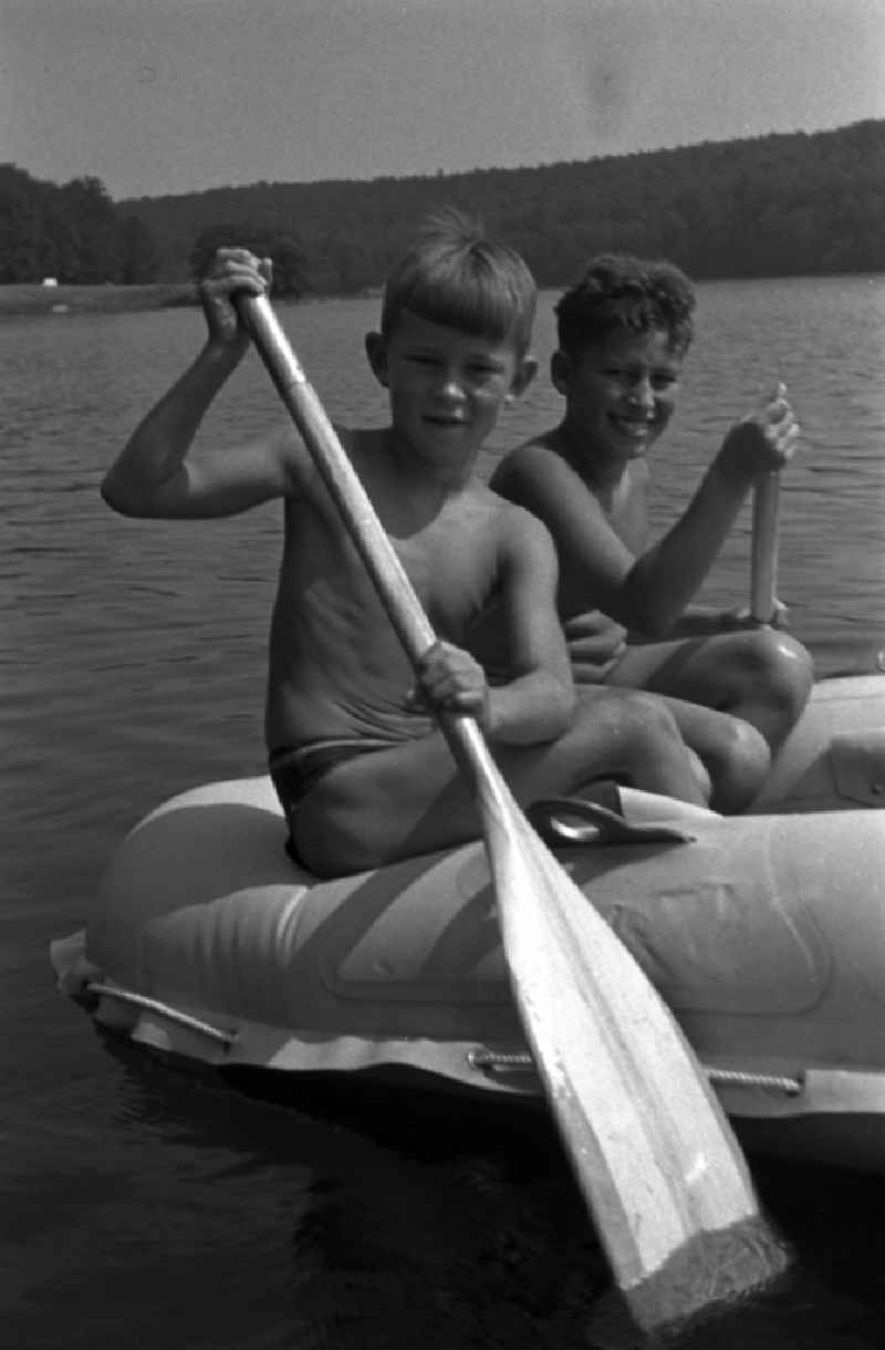 2 guys in a dinghy with paddles on the Tornowsee in Brandenburg