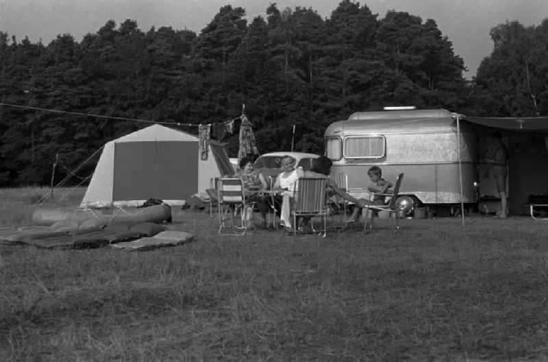 NEURUPPIN OT Stendenitz Familienurlaub auf dem Campingplatz Am Rottstielfließ am Tornowsee in Brandenburg.