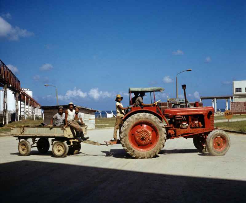 Arbeiter in der Zementfabrik in Nuevitas. In den 60er und 7