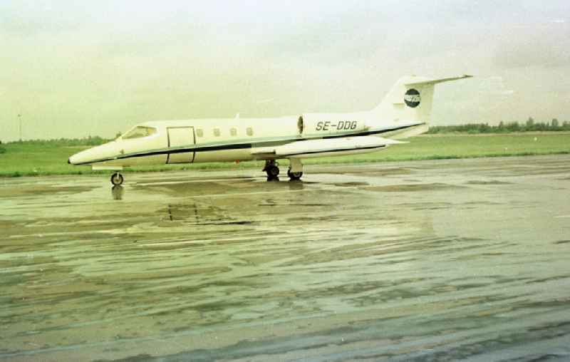 Lear-Jet by Prime Minister Olof Palme after landing during a state visit at the airport in Peenemuende in the state of Mecklenburg-Western Pomerania in the area of the former GDR, German Democratic Republic