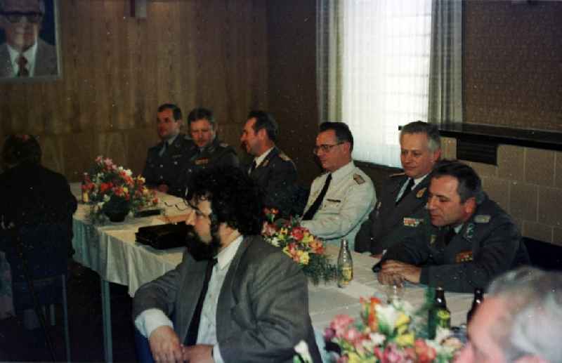 Teaching demonstration of weapons, equipment and equipment on the occasion of the meeting with cultural creators, actors and artists in the National People's Army Department in Peenemuende in the state Mecklenburg-West Pomerania on the territory of the former GDR, German Democratic Republic