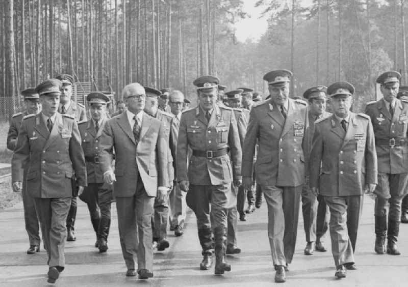Members of the Politburo of the SED Central Committee to visit the Jagdfliegergeschwader 9 (JG-9) in Peenemuende in Mecklenburg-Western Pomerania in the field of the former GDR, German Democratic Republic. From left to right: the Minister of State Security Erich Fritz Emil Mielke (1907 - 2000), army general Karl-Heinz Hoffmann (1910 - 1985), unknown, the general secretary of the Central Committee (ZK) of the SED Erich Honecker (1912 - 1994) and the Deputy Minister of National Defence and chief of the command LSK / LV air Force / air Defense of the National People's Army NVA Wolfgang Reinhold (1923 - 2