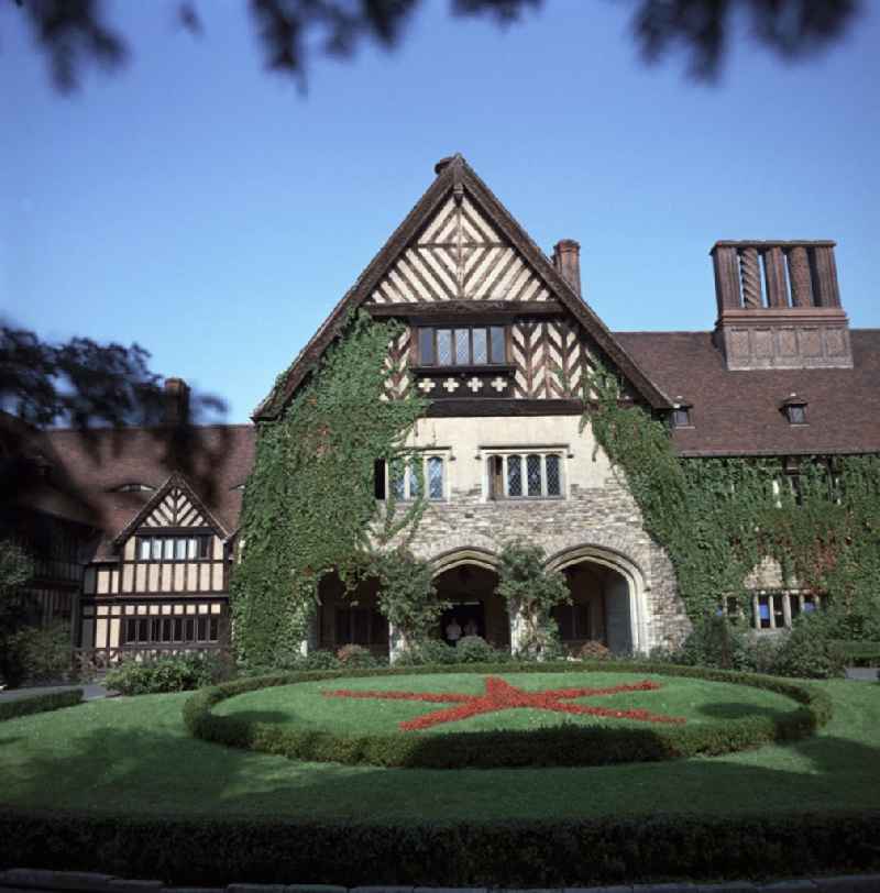 Cecilienhof located in the northern part of New Garden in Potsdam, close to the banks of the Virgin Lake. World of historic significance was Cecilienhof site of the Potsdam Conference from July 17 to August 2 1945th