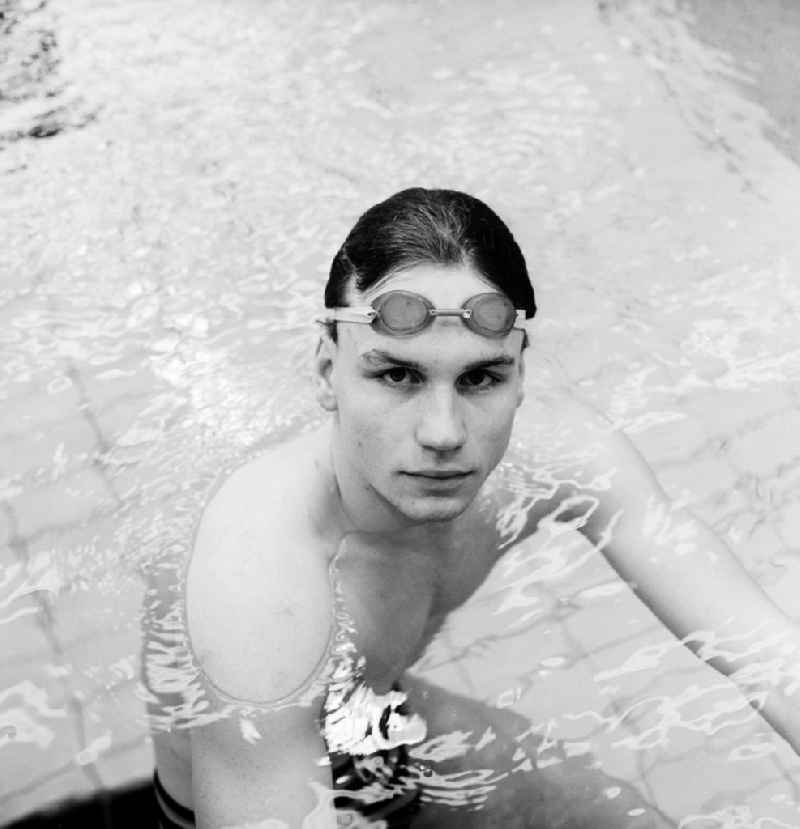 The former German swimmer Uwe Dassler, in the training, in Potsdam in the federal state Brandenburg in the area of the former GDR, German democratic republic