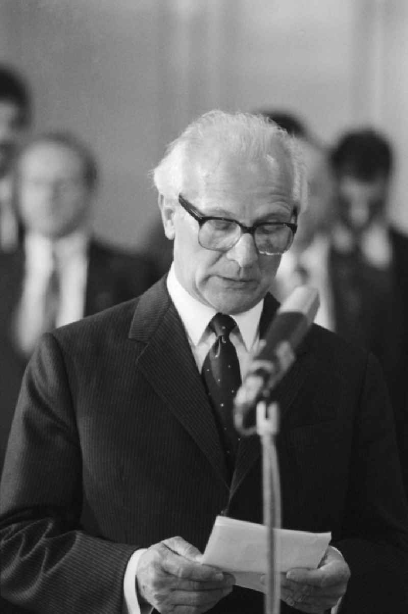 Erich Honecker (1912 - 1994), general secretary of the Central Committee of the SED Central Committee Socialist Unity Party and Chairman of the State Council official visit during a state visit in Prague in Czechoslovakia / Czech Republic