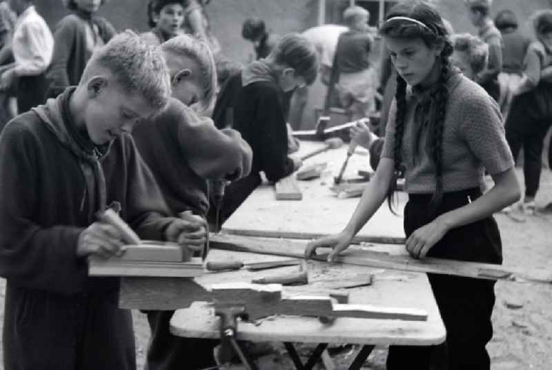 Game with homemade wooden weapons by students and youths in the summer camp 'Kim Ir Sen' of the pioneer organization 'Ernst Thaelmann' in Prerow in the state Mecklenburg-Western Pomerania on the territory of the former GDR, German Democratic Republic