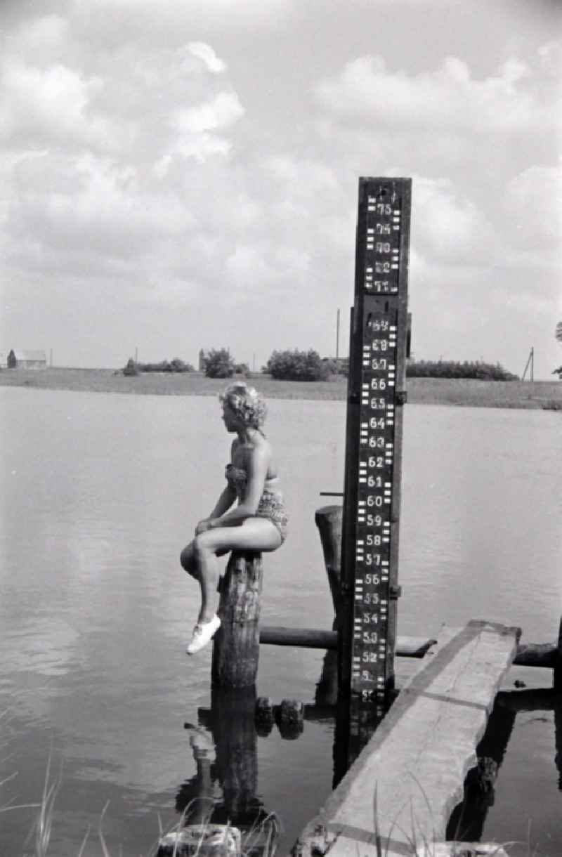 Water level mark on the level indicator am Prerower Strom in Prerow in the state Mecklenburg-Western Pomerania on the territory of the former GDR, German Democratic Republic