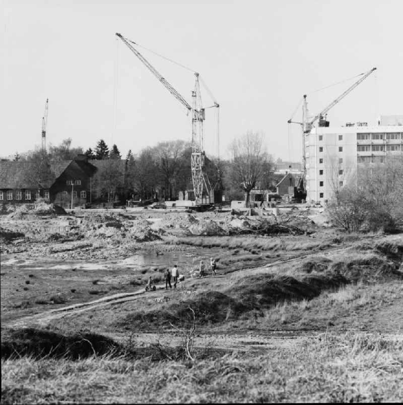 Construction site for new apartments in the district of Luetten-Klein in Rostock in the federal state of Mecklenburg-Western Pomerania on the territory of the former GDR, German Democratic Republic