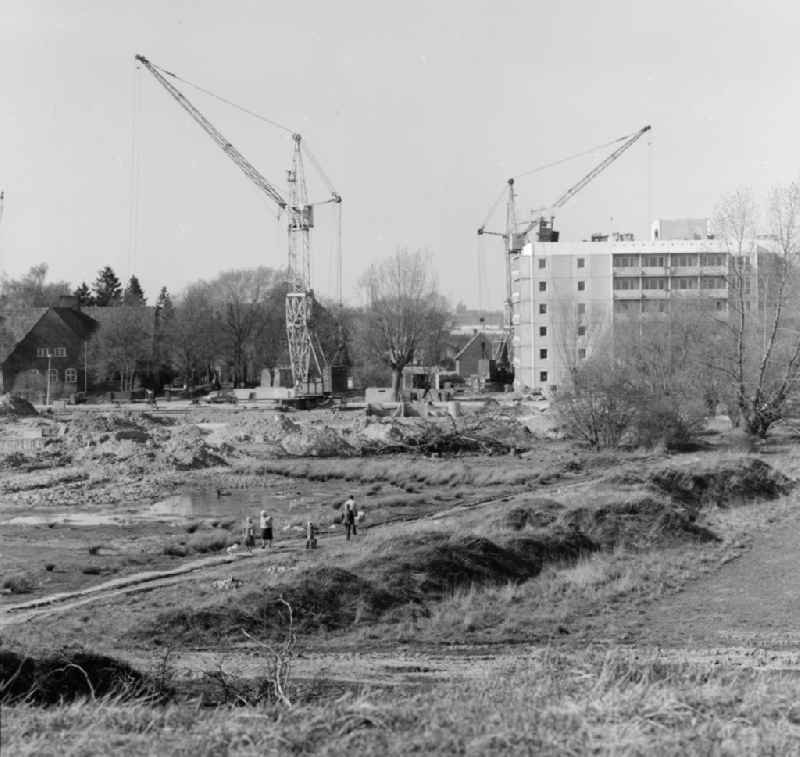 Construction site for new apartments in the district of Luetten-Klein in Rostock in the federal state of Mecklenburg-Western Pomerania on the territory of the former GDR, German Democratic Republic