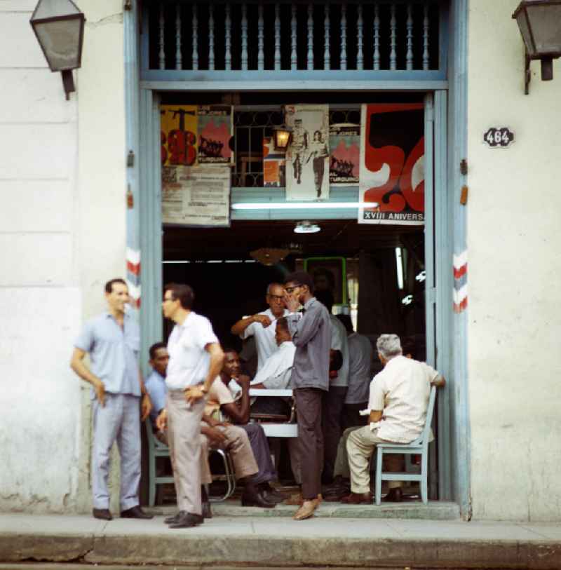Blick in einen typischen kubanischen Friseursalon in Santiago de Cuba.