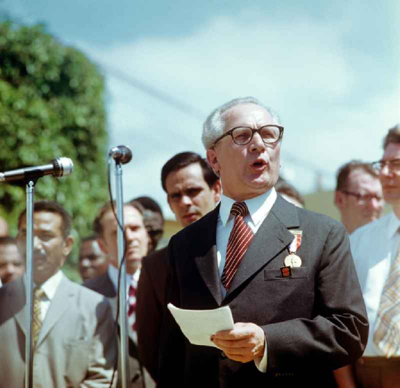 Rede des Staats- und Parteivorsitzenden der DDR, Erich Honecker, während seines Staatsbesuches in Kuba. Honecker stattete vom 2