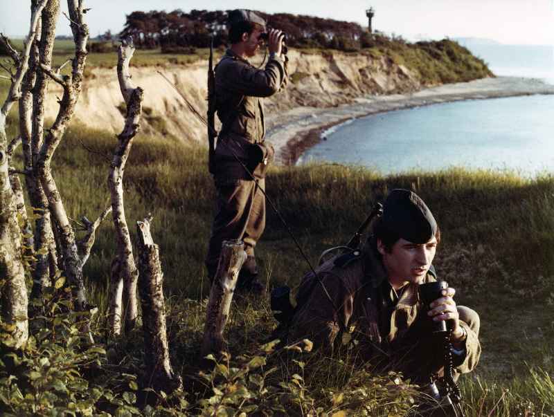 Landside border control of the Baltic Sea coast by members of the border brigade Coast of East German border guards. Here to see a pair of guards, equipped with machine gun AK-47