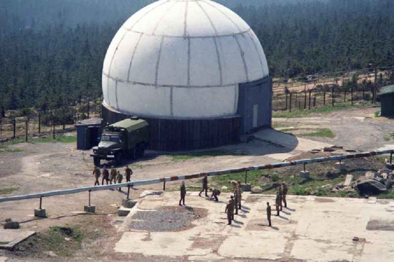 Radarkuppel / Radarkuppeln / Radom / Radome auf dem Brocken. Teile der zwischen 1983-1986 errichteten Abhöranlage / Abhörzentrale des Ministerium für Staatssicherheit / Rote Armee / Sowjetarmee / Projekt Urian.