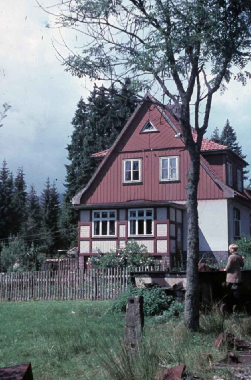 Fachwerkhaus in der Brockenstraße  in Schierke im Harz. Half-timber house in the street Brockenstraße in Schierke in the Harz Mountains.