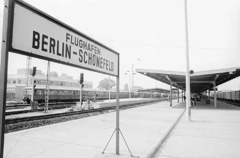 Platforms at the railway station airport Berlin-beauty's field in beauty's field in the federal state Brandenburg in the area of the former GDR, German democratic republic. Here city railroad trains and regional trains go