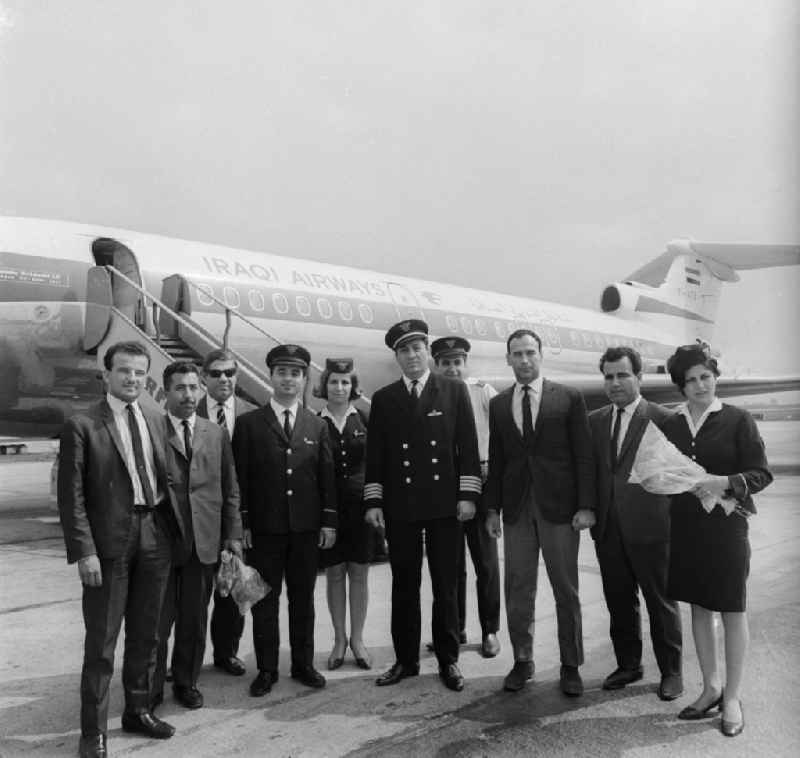 The occupying on the first flight with the Trident 1E YI-AEA of the airline of Iraqi airways on the line Bagdad-Berlin on the airport of Berlin - Schoenefeld (SXF) in Schoenefeld in the federal state Brandenburg in the area of the former GDR, German democratic republic