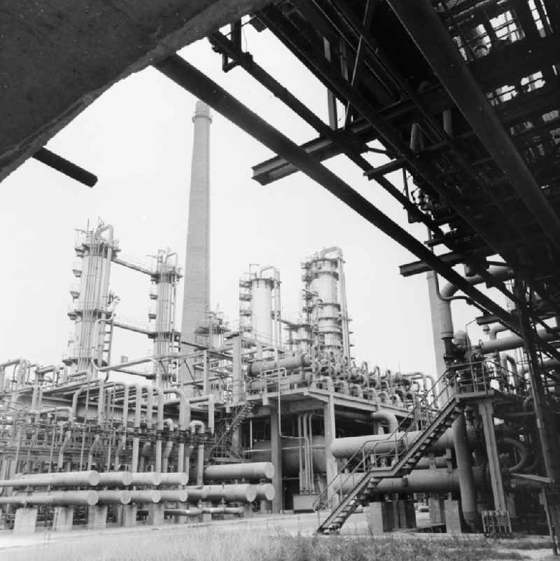 Industrial arrangements in the oil processing work VEB in Schwedt/or in the federal state Brandenburg in the area of the former GDR, German democratic republic