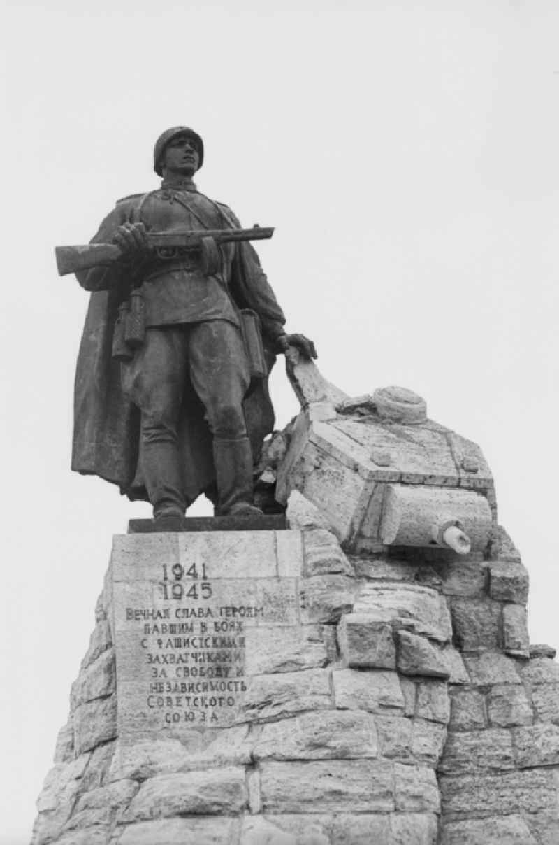 Monument to the fallen russian soldiers by Lew Kerbel, at the Memorial Seelow Heights in Seelow, in the present state of Brandenburg. The bronze figure depicts a Red Army soldier with a submachine gun, standing next to the tower of a destroyed German tank