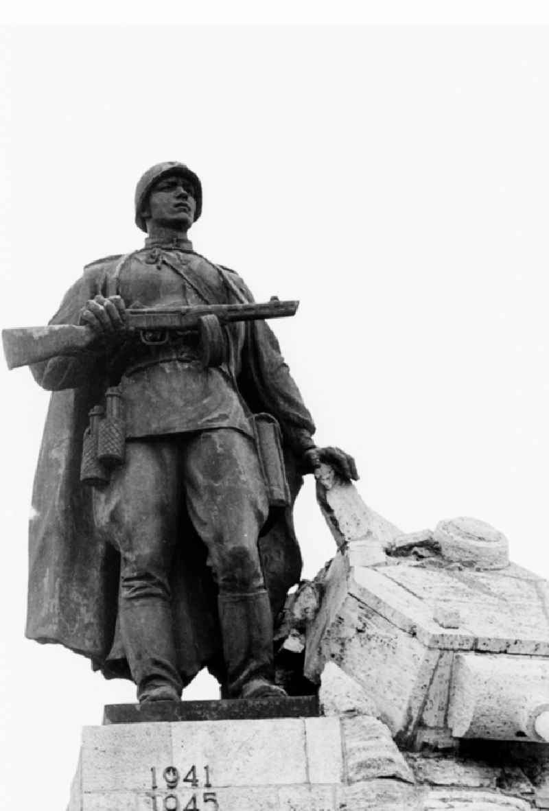 Monument to the fallen russian soldiers by Lew Kerbel, at the Memorial Seelow Heights in Seelow, in the present state of Brandenburg. The bronze figure depicts a Red Army soldier with a submachine gun, standing next to the tower of a destroyed German tank