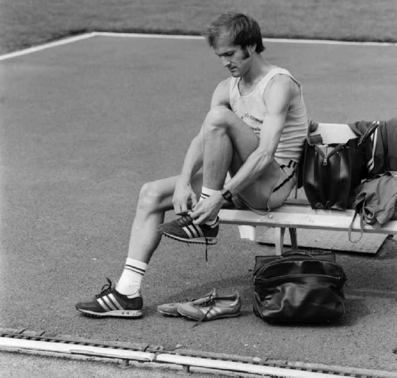 Waldemar Cierpinski is a former East German marathon runner and Olympic champion. Here a workout in the stadium of Sondershausen in Thuringia