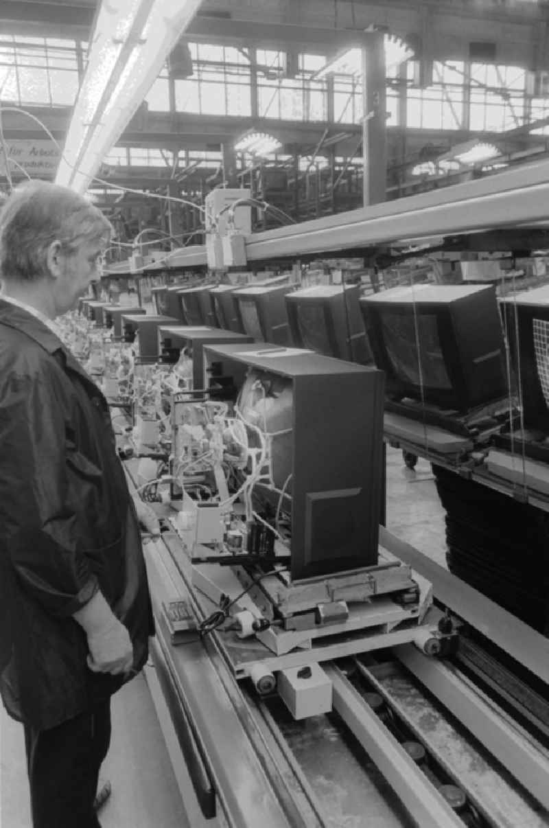 Employees in manufacturing nationally owned enterprise televisions Stassfurt in Stassfurt in the state of Saxony-Anhalt on the territory of the former GDR, German Democratic Republic