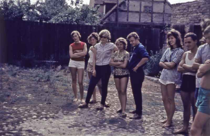 Summer camp operation with pupils and teenagers the vocational school of VEB Elektro-Apparate-Werke Berlin Treptow in Menz, Brandenburg on the territory of the former GDR, German Democratic Republic