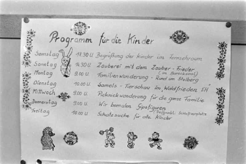 Programme for children in the FDGB holiday home ' Comenius ' in the castle in Stolberg (Harz) in the federal state of Saxony-Anhalt in the territory of the former GDR, German Democratic Republic