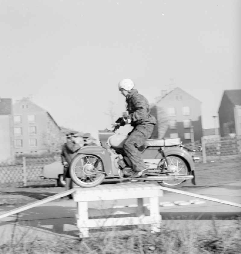 Balance training with the motorcycle section of Motorsport of Army Community (ASG) forward Strausberg in Strausberg in Brandenburg on the territory of the former GDR, German Democratic Republic