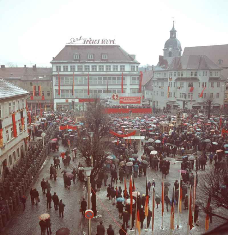 Der Vorsitzende des Staatsrates der DDR, Walter Ulbricht, hält eine Ansprache auf einer Kundgebung in Suhl zum 5