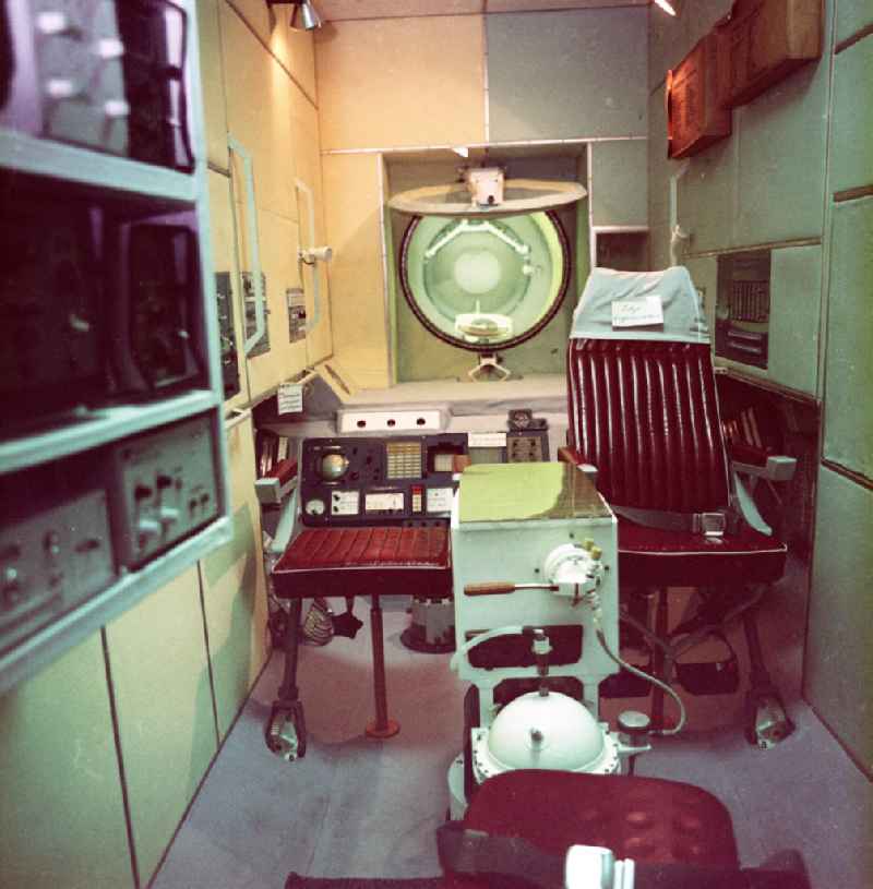 Blick in die 1:1 Nachbildung der Saljut 1 Raumstation / DOS / Langzeit-Orbital-Station. Im Sternenstädtchen / Swjosdny Gorodok bei Moskau, dem Ausbildungszentrum für sowjetische Kosmonauten.