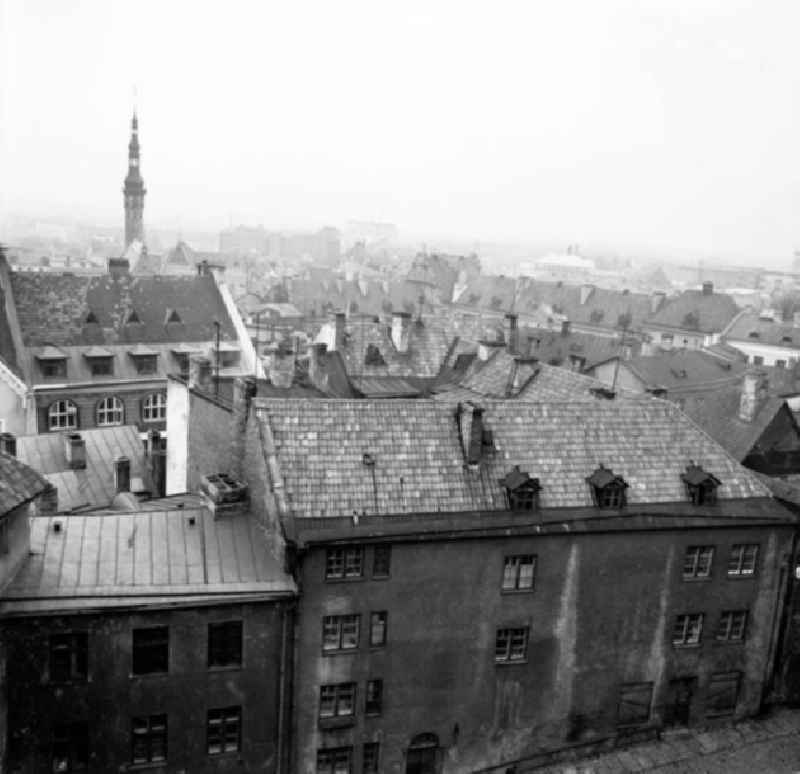 November 1966 Tallinn: Panorama vom Domberg Blick auf die alte Stadtmaueraus dem 14.Jahrhundert