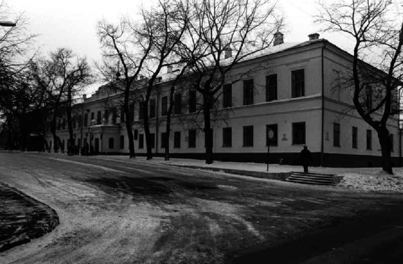 Das Uljanowsker Gymnasium. Im alte Haus war  ehemalige Knabengymnasium (jetzt - ein Museum). Hier 1879-1887 lernte W. I. Uljanow/Lenin. (