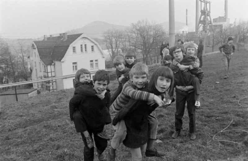 A large family in Unterbreizbach in the state Thuringia on the territory of the former GDR, German Democratic Republic