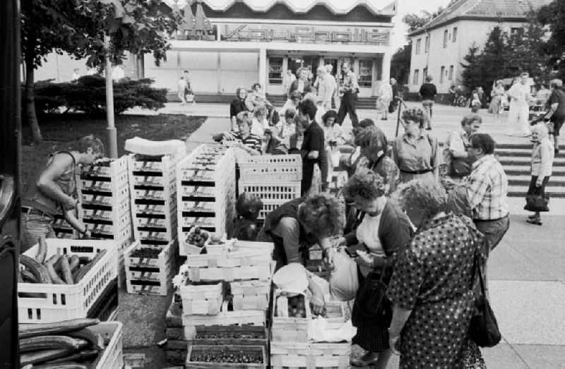 Verkauf von Obst und Gemüse auf den Straßen von Werder