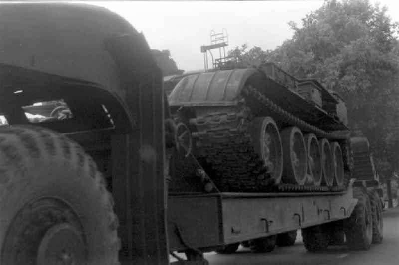 Tank weapon system of the military and combat technology of the GSSD 'Group of the Soviet Armed Forces in Germany' loaded onto a low loader in Wuensdorf in the federal state of Brandenburg in the area of the former GDR, German Democratic Republic